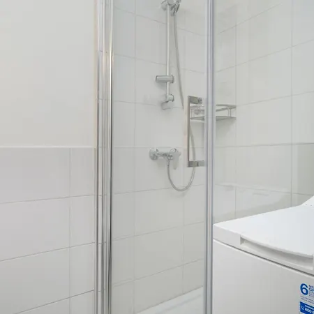 Bukowska Elegancki Z 1 Sypialnia I Biurkiem By Renters *