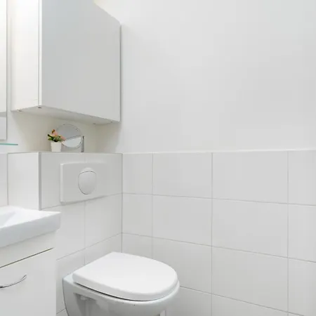 Bukowska Elegancki Z 1 Sypialnia I Biurkiem By Renters Apartment