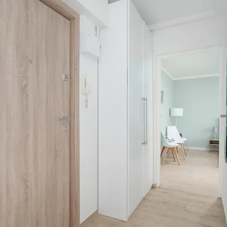 Bukowska Elegancki Z 1 Sypialnia I Biurkiem By Renters Poznaň
