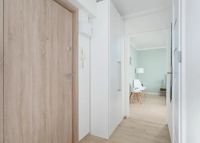 Bukowska Elegancki Z 1 Sypialnia I Biurkiem By Renters Poznan